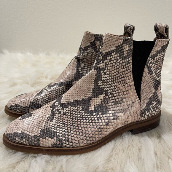 Women’s Lucky Brand Haylia Snake Print Boots 7 US! - Picture 6 of 9